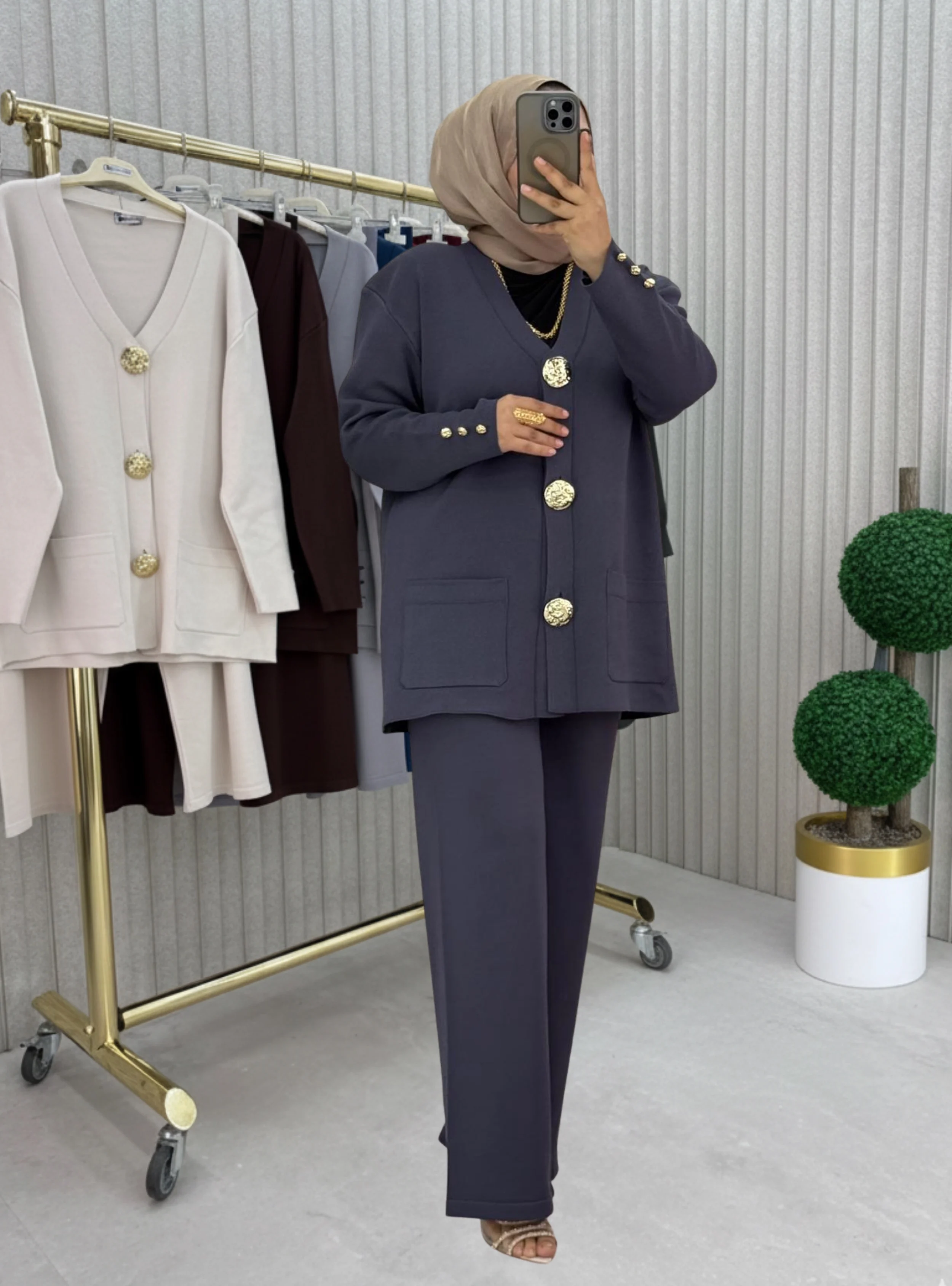 طقم "إيليجانس" قطعتين: جاكيت كارديجان وبنطال واسع