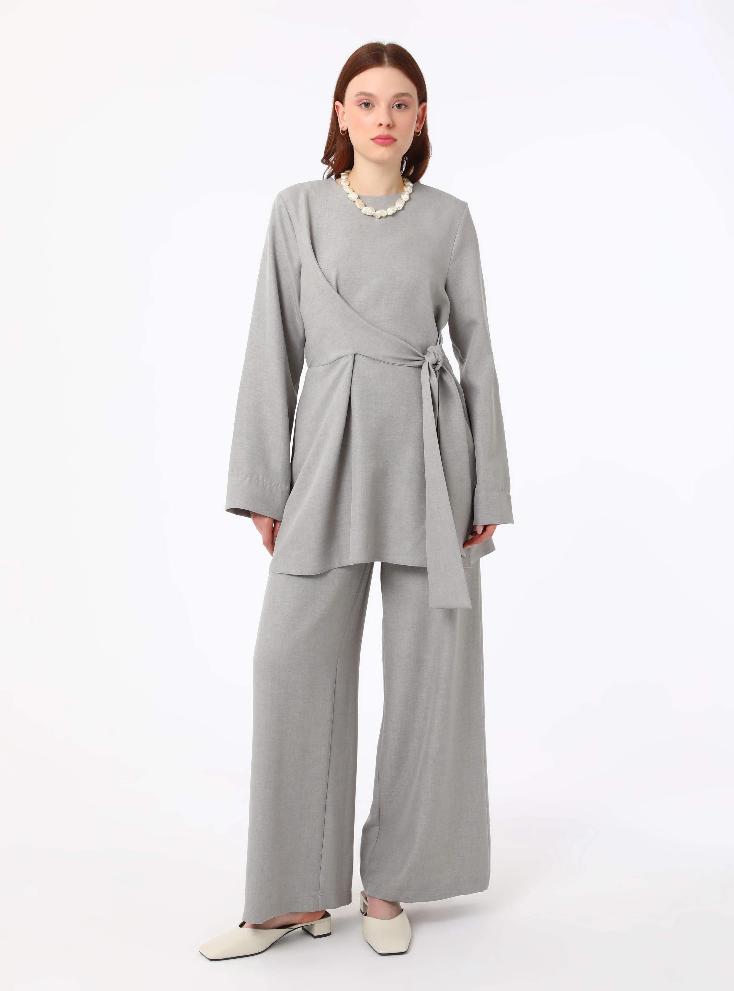 طقم نسائي قطعتين (تونيك وبنطلون) - رمادي عصري