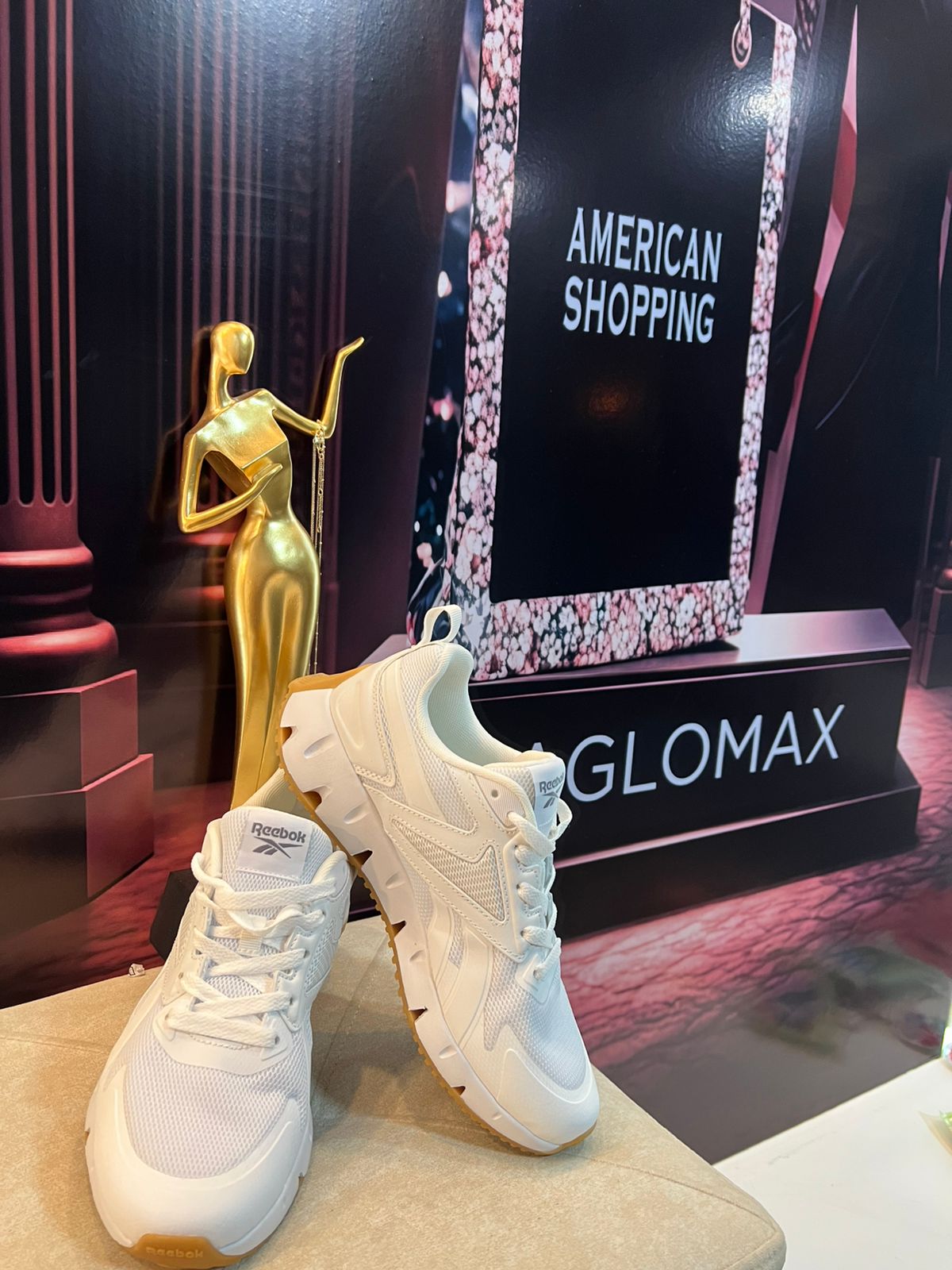 Tenis deportivos blancos Reebok