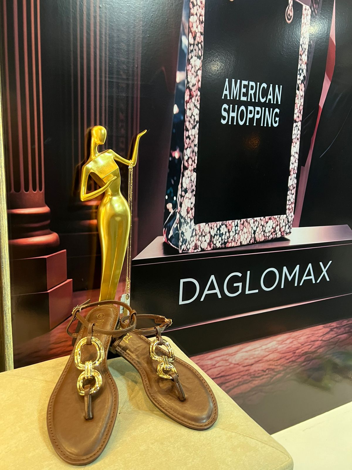 Sandalias  con detalle dorado