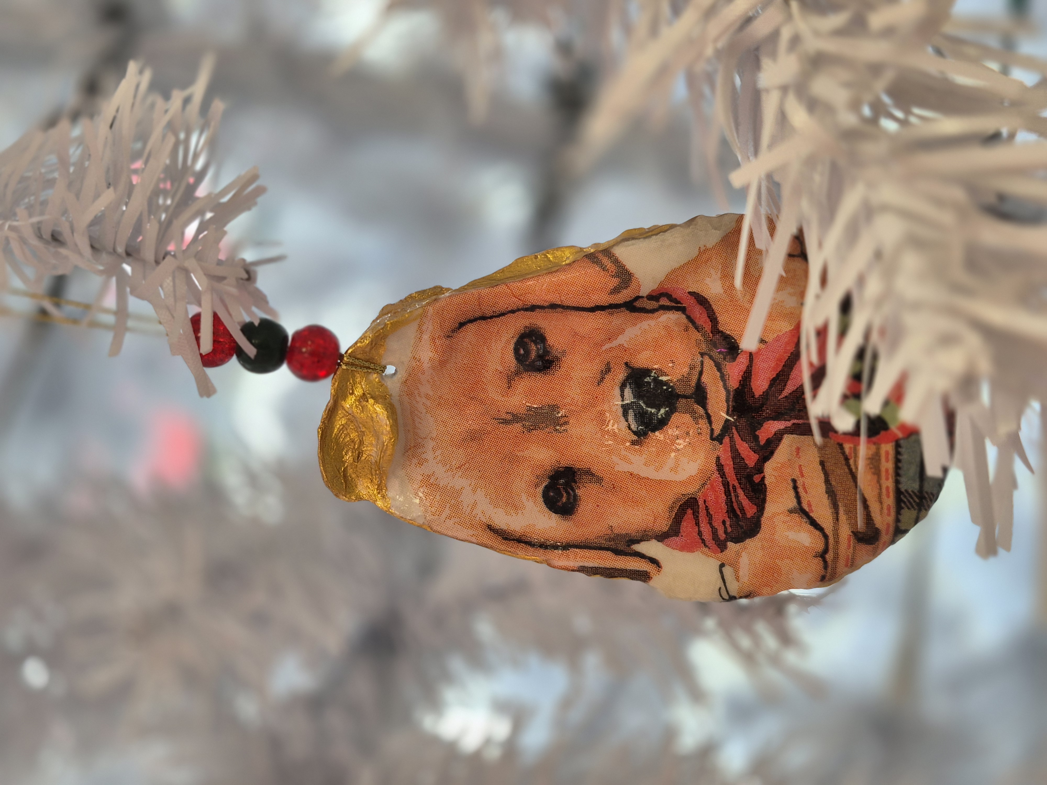 Oyster Shell Decoupage Christmas Ornament - Lab Puppy
