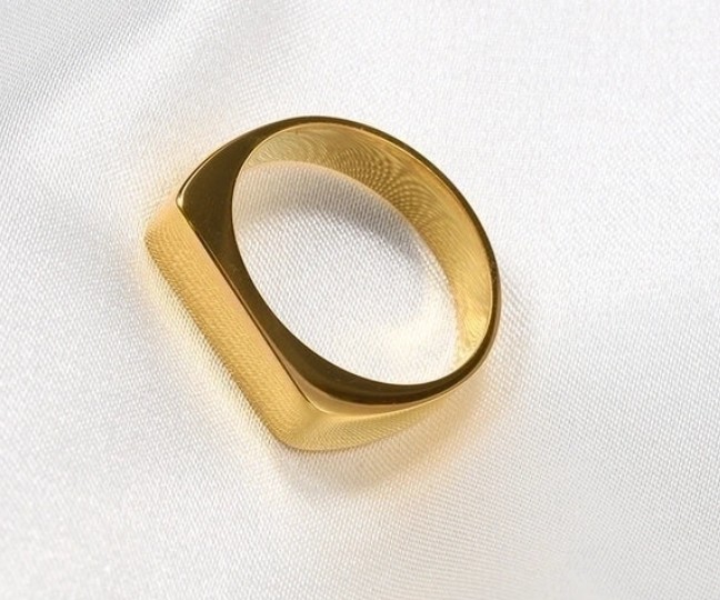 The Signature Gold Horizontal Bar Ring