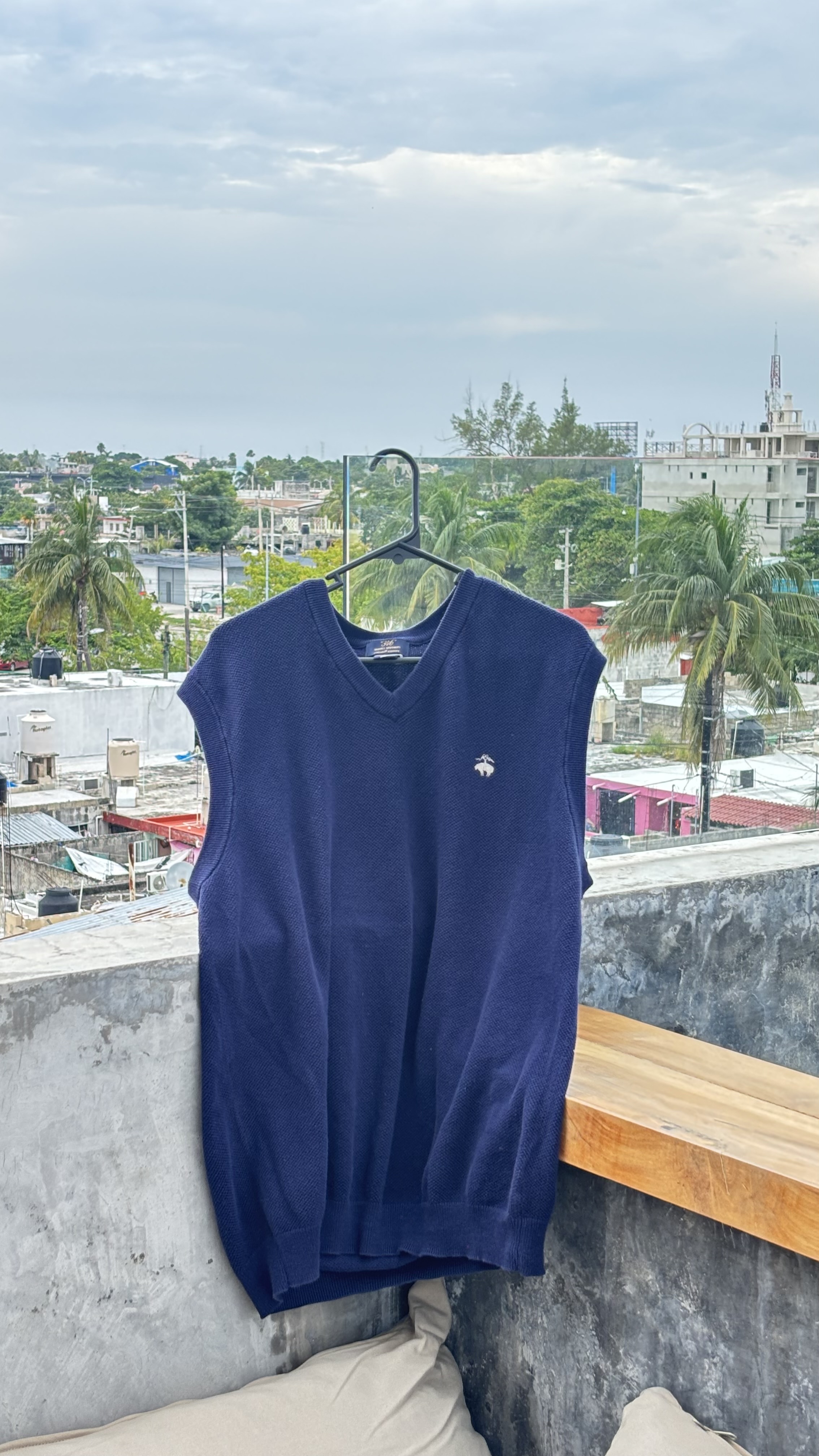 If you want to give classy but this navy v-neck