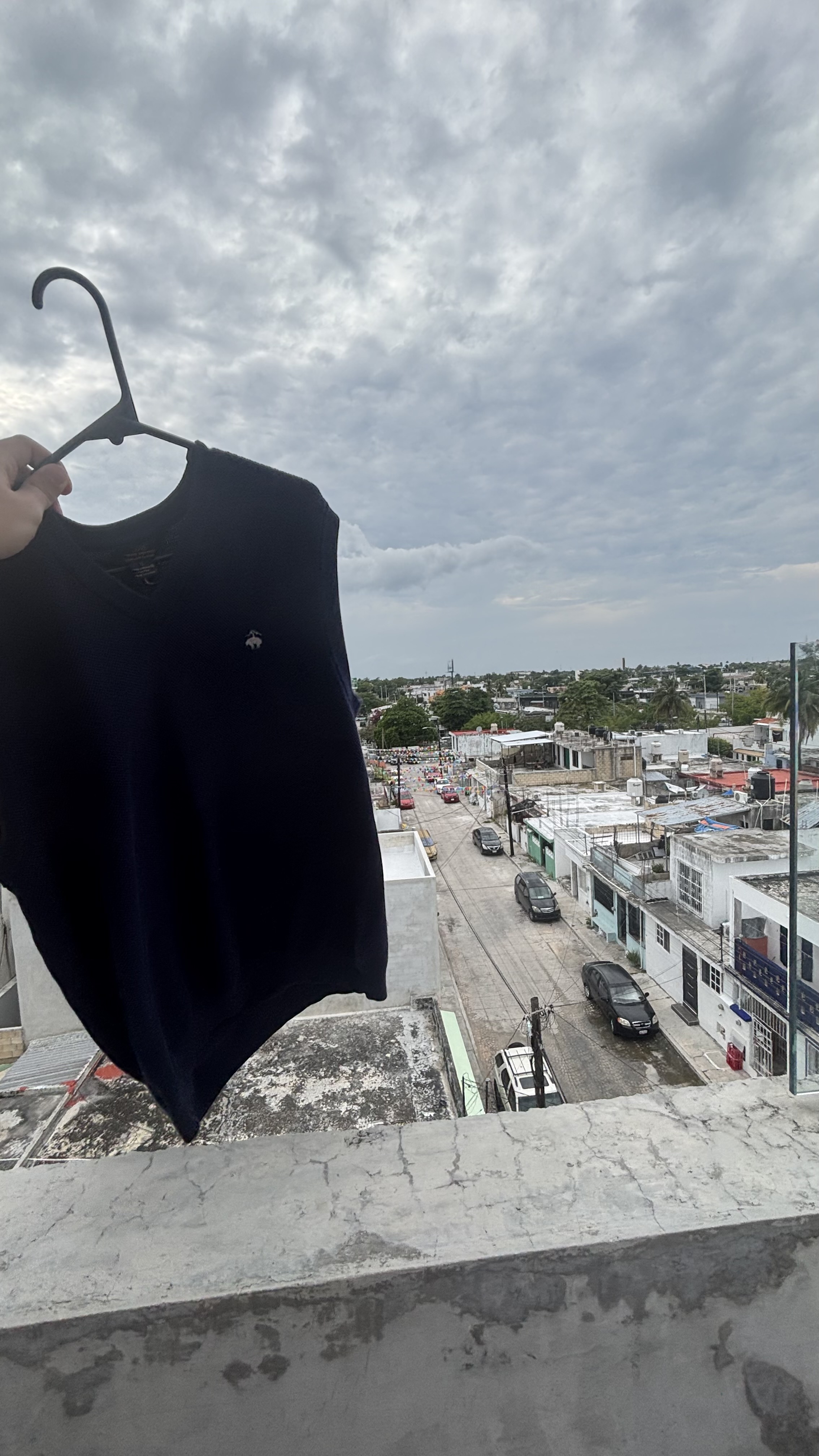 If you want to give classy but this navy v-neck