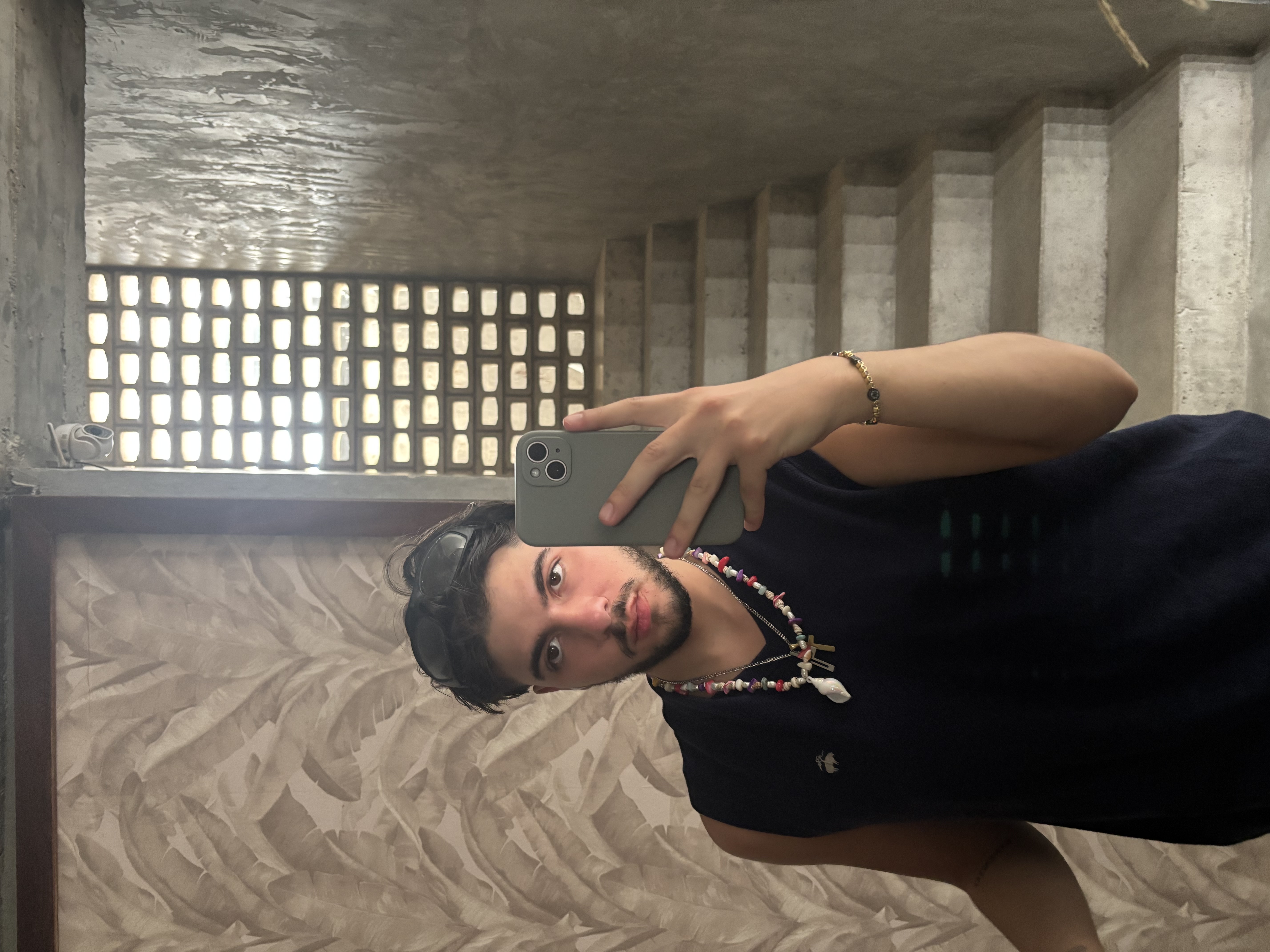 If you want to give classy but this navy v-neck