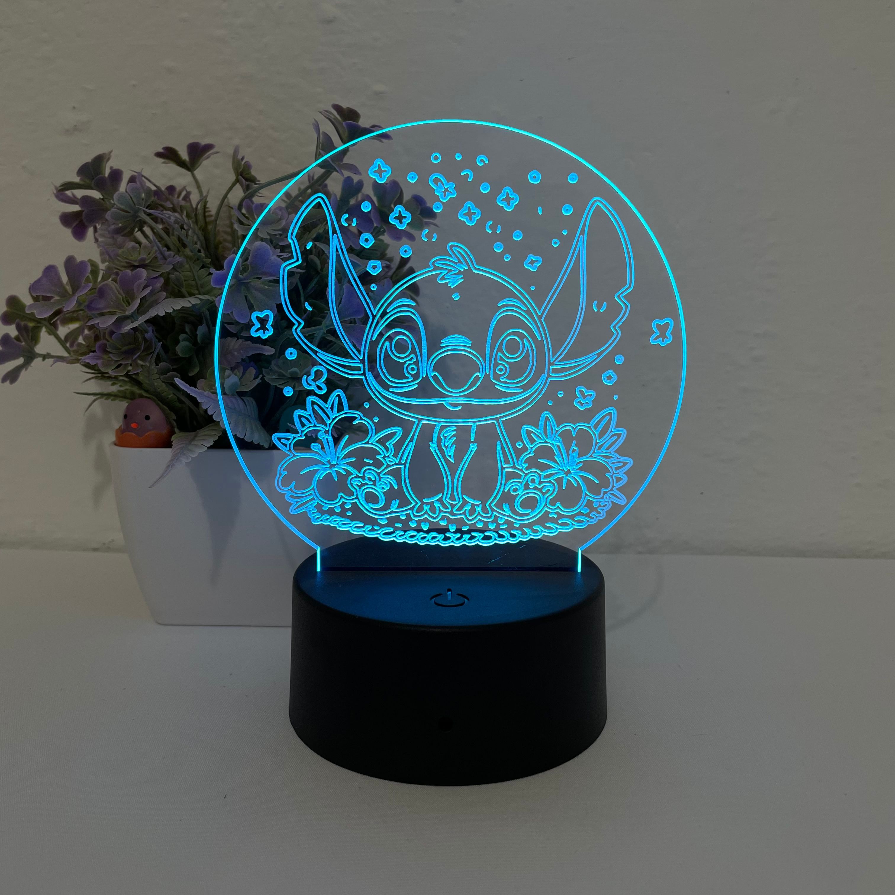 8 - Stitch Sentado con Flores