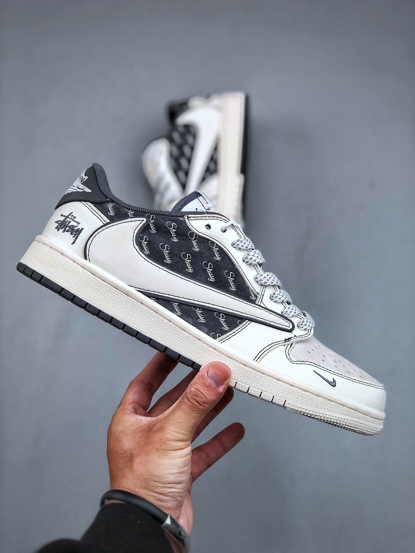 Travis Style Low Black White