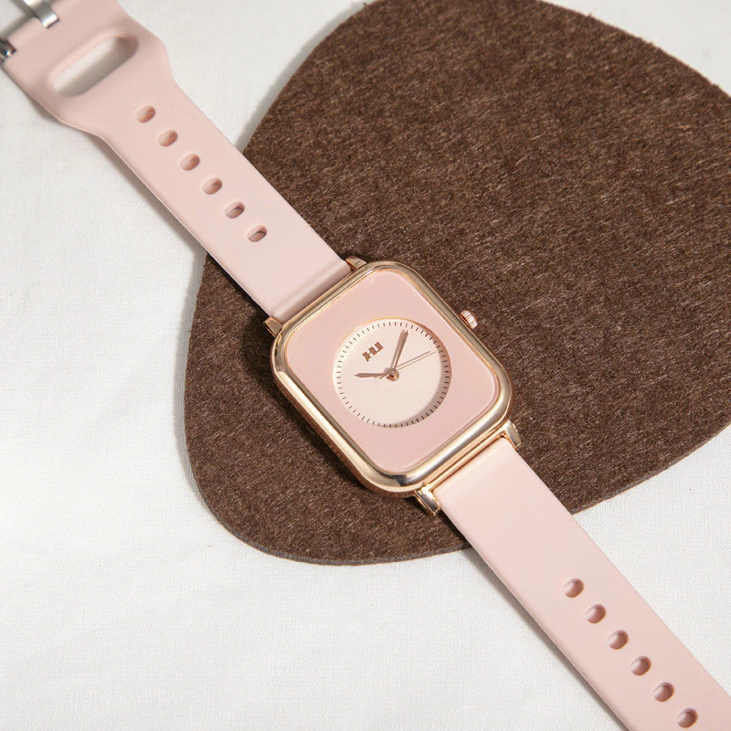 Quartz Wrist Watch for Women — Analog Display, Alloy Case, Silicone Strap, Elegant Casual Design with Button Battery for Daily Use — Fashionable.