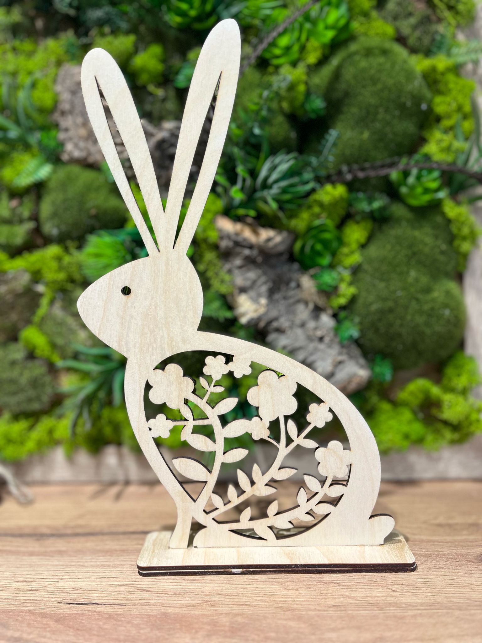 Drewniany królik dekoracyjny