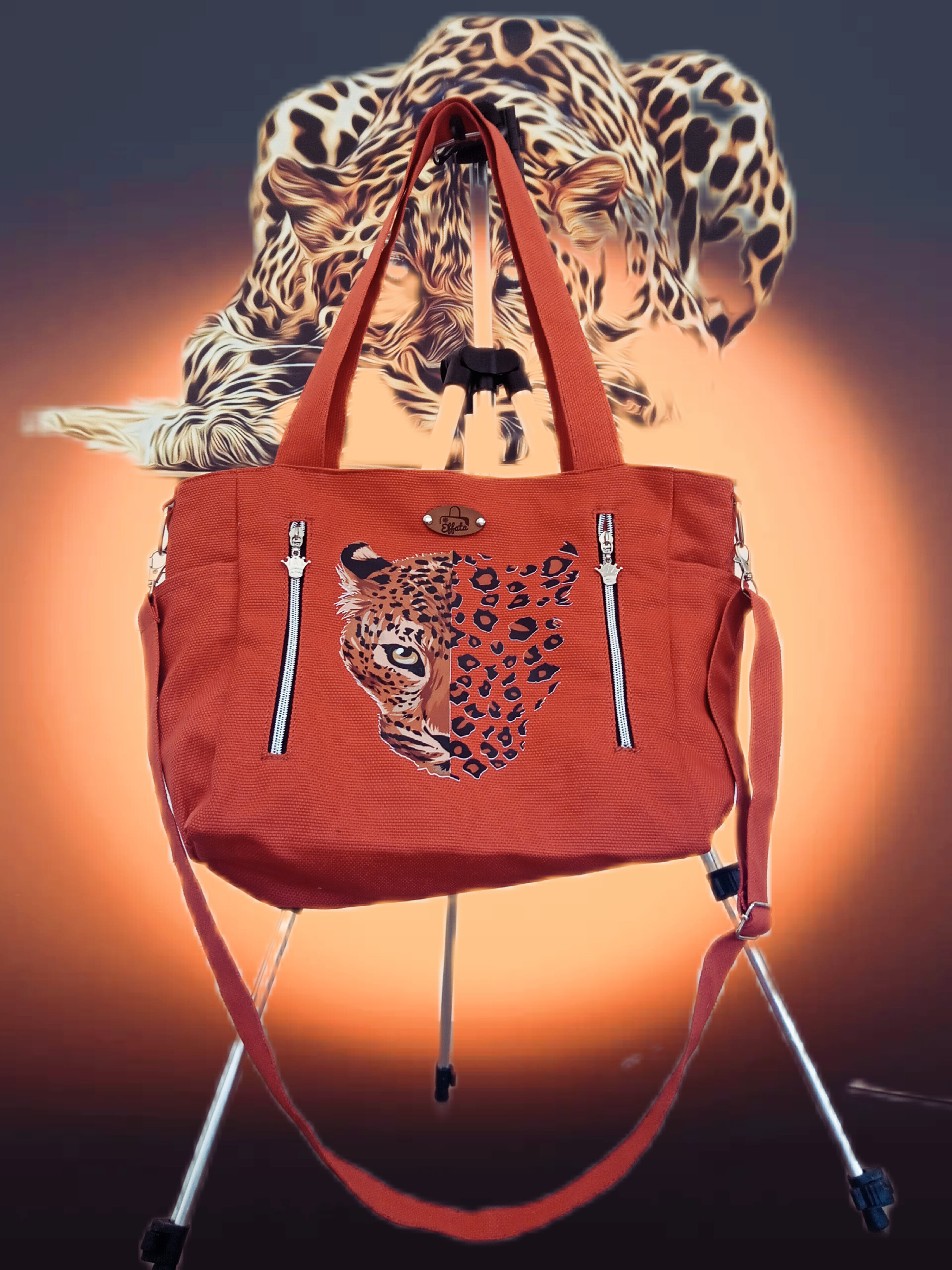 Bolso terracota con diseño de tigre