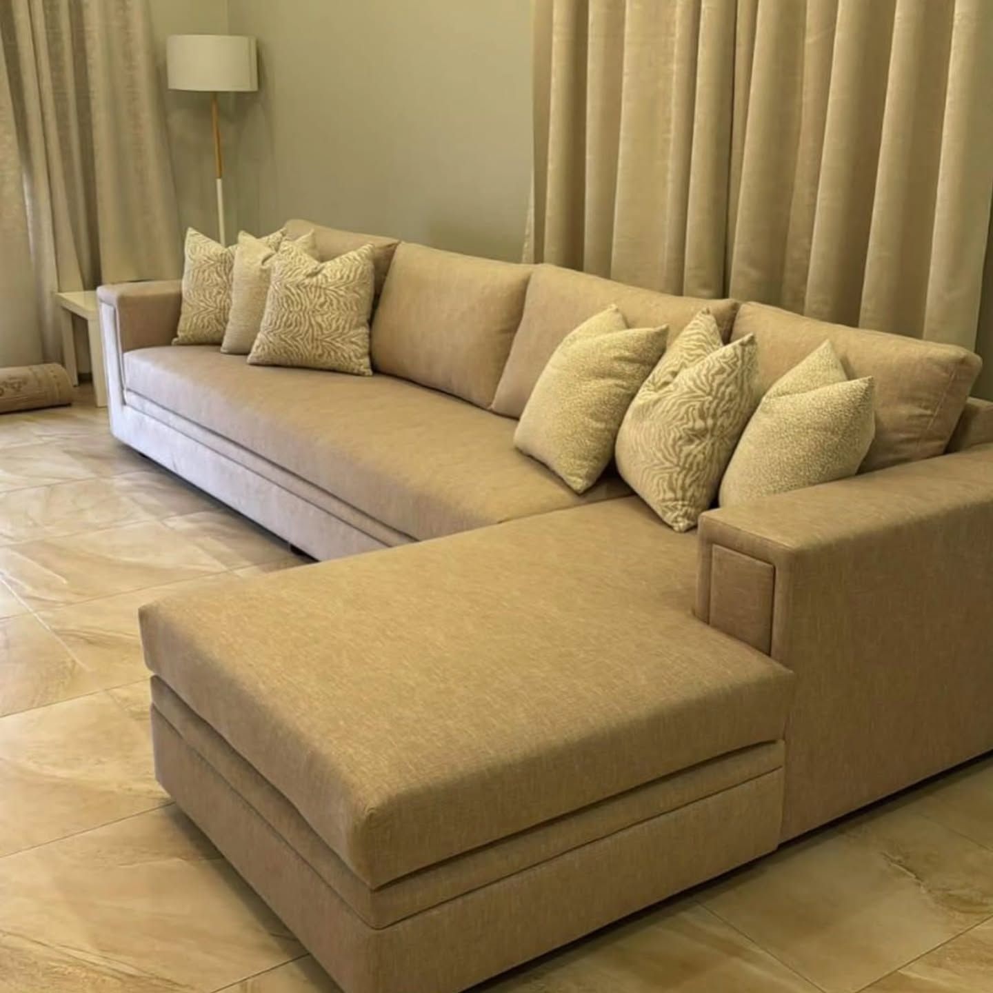 كنب مودرن حرف L في الرياض | تفصيل وتنجيد كنب فاخر – السعودية