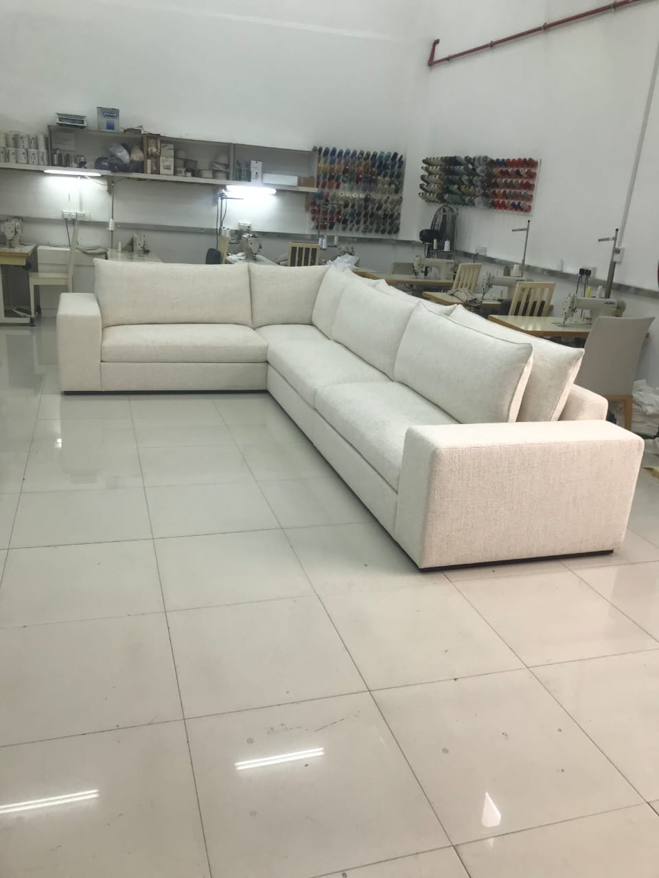 تنجيد حديث للأرائك على شكل حرف L - أفضل أثاث منزلي في الرياض