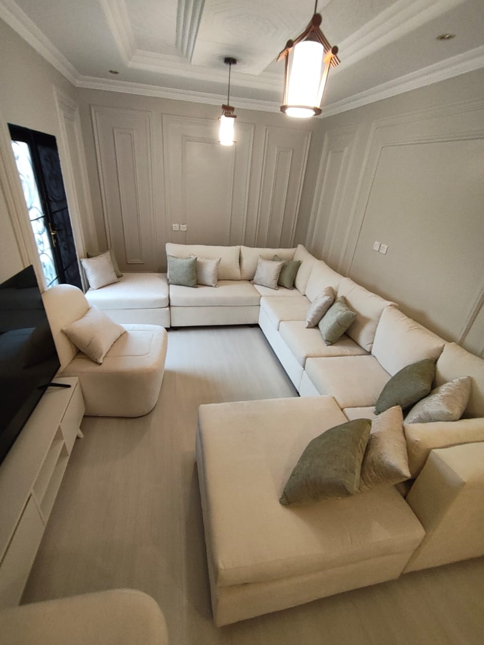 تنجيد حديث للأرائك على شكل حرف L - أفضل أثاث منزلي في الرياض