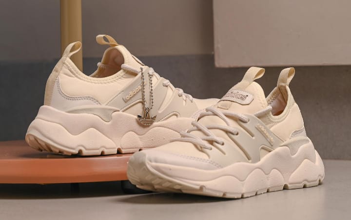 Tênis esportivo branco