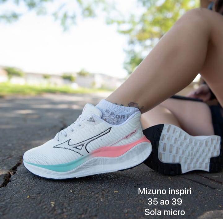 Tênis esportivo azul