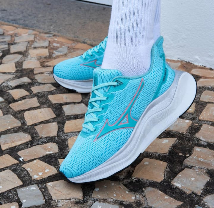 Tênis esportivo azul