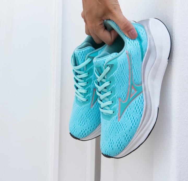 Tênis esportivo azul