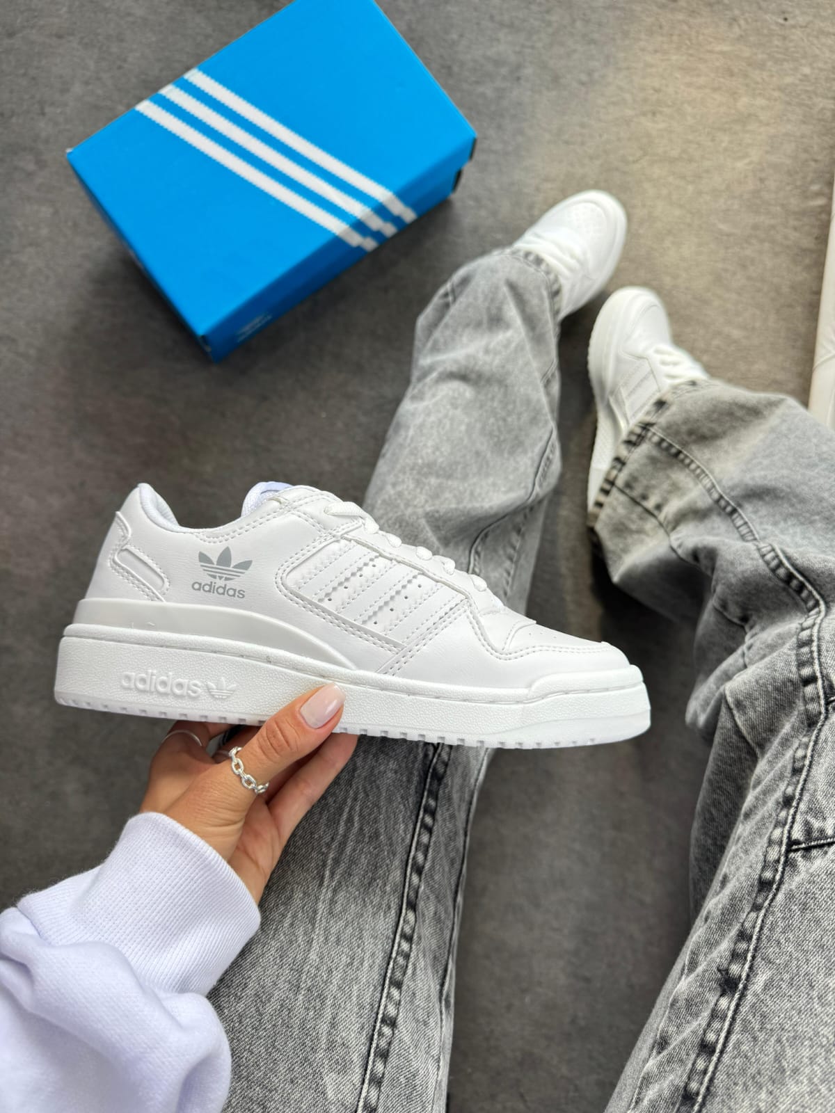 Tênis Adidas branco