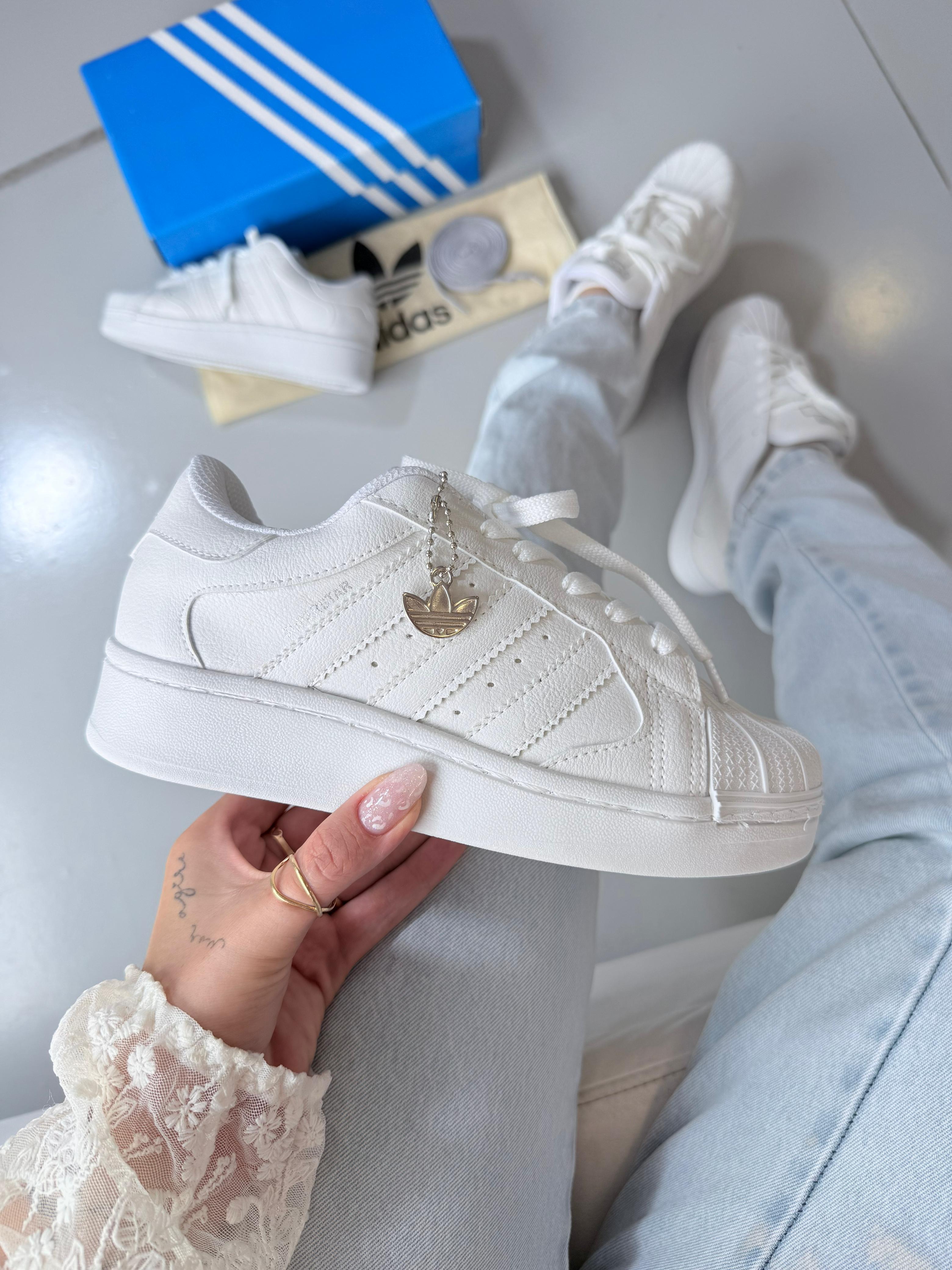 Tênis Adidas Superstar branco