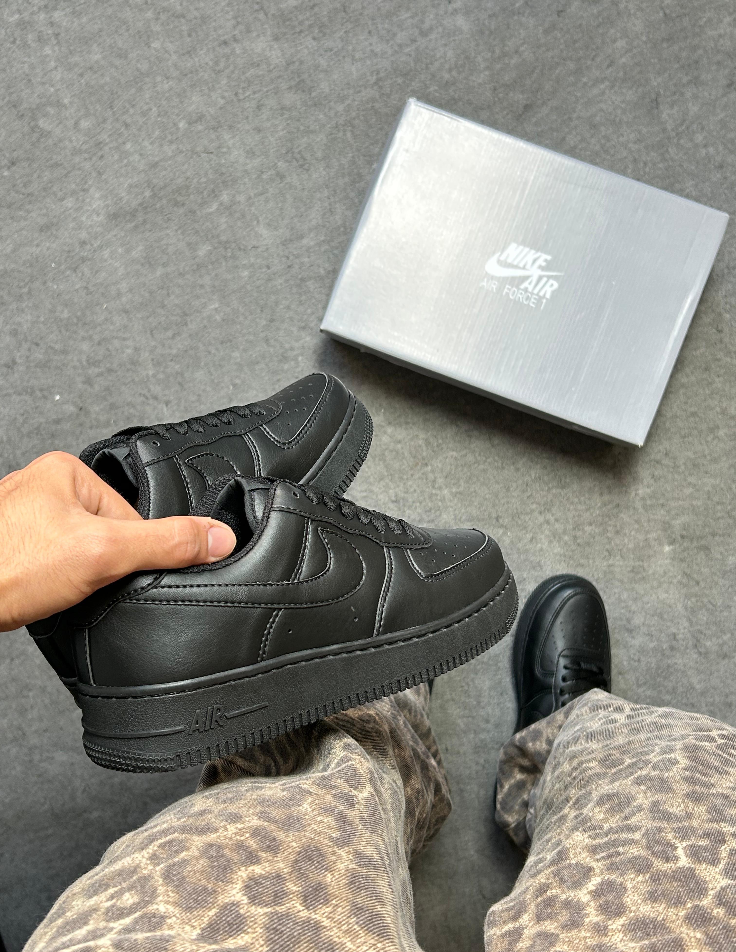 Nike Air Force  Preto