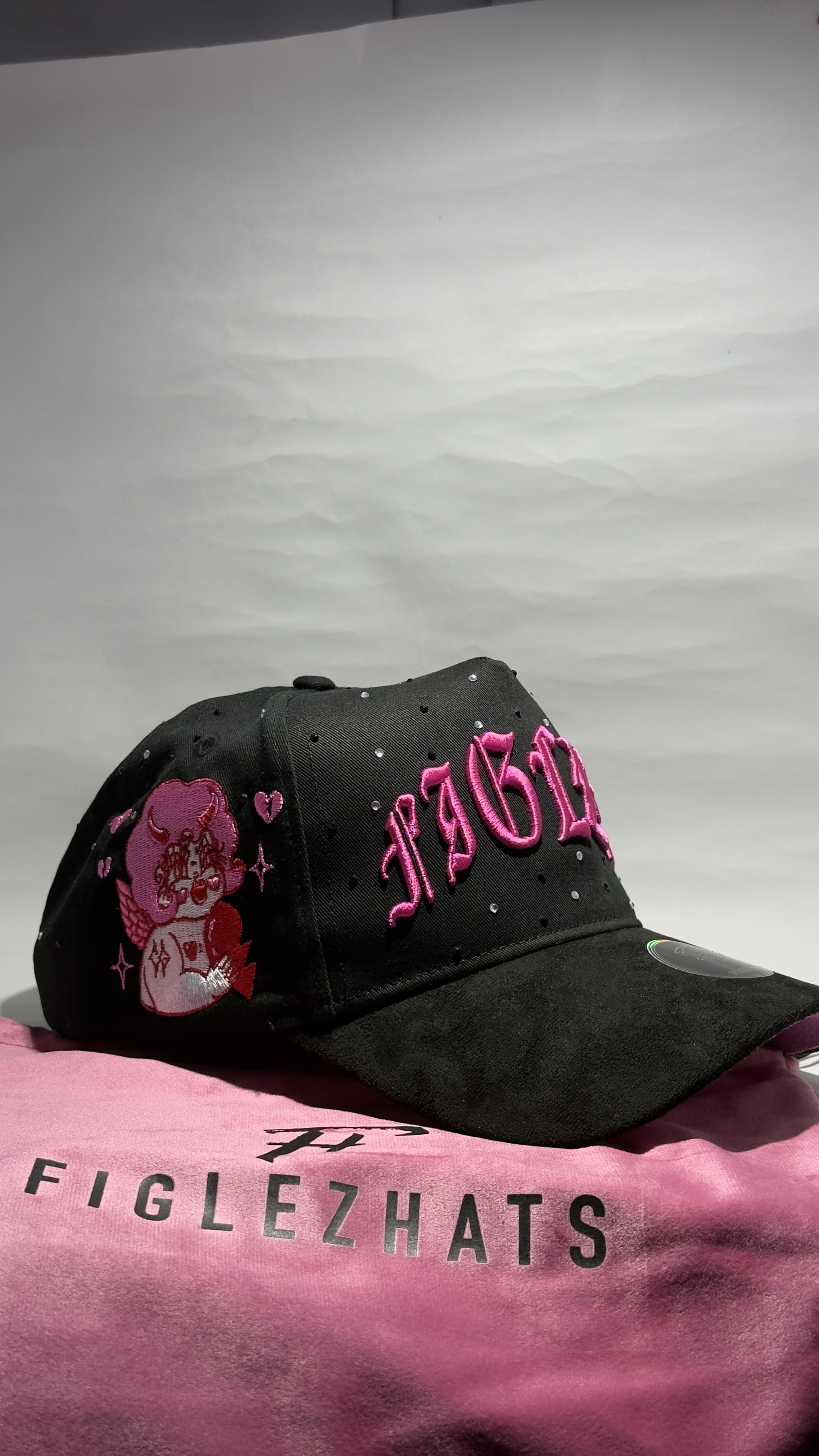 "MADE IN HELL" PEDRERIA BLANCA Y NEGRA