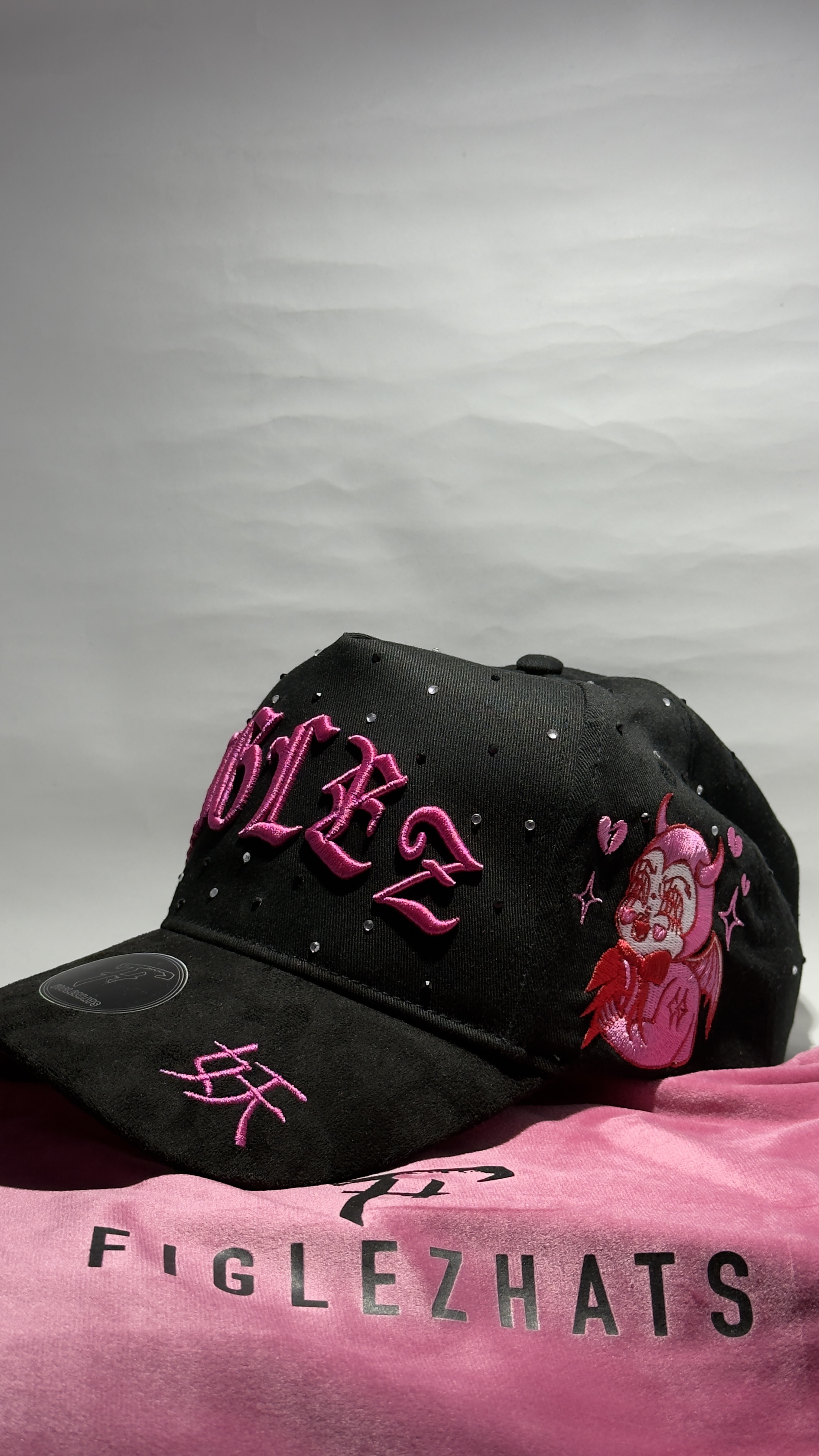 "MADE IN HELL" PEDRERIA BLANCA Y NEGRA