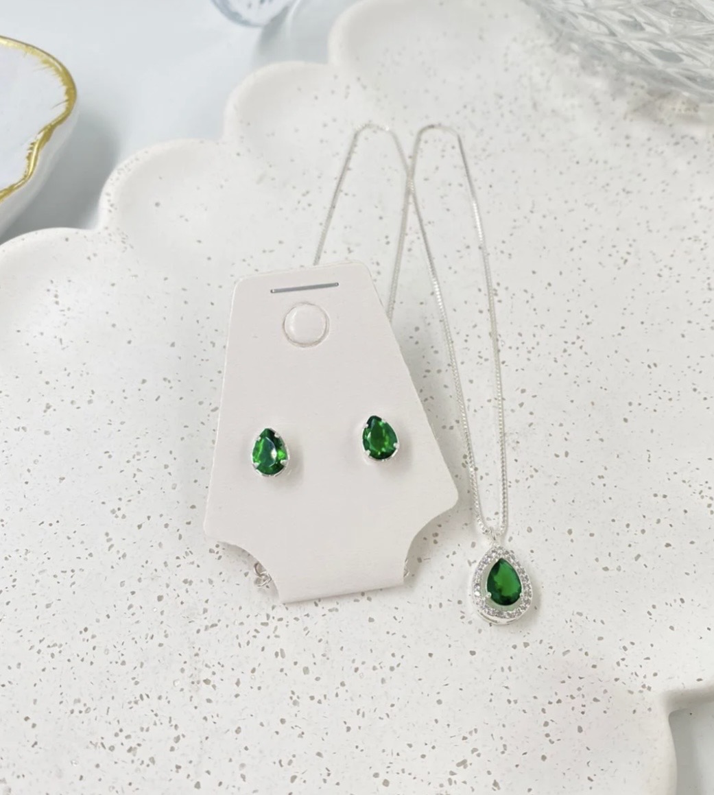 Conjunto de colar e brincos com zirconia verde folhado a prata