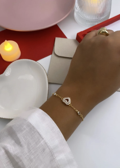 Pulseira Dourada com Coração de Zircônia