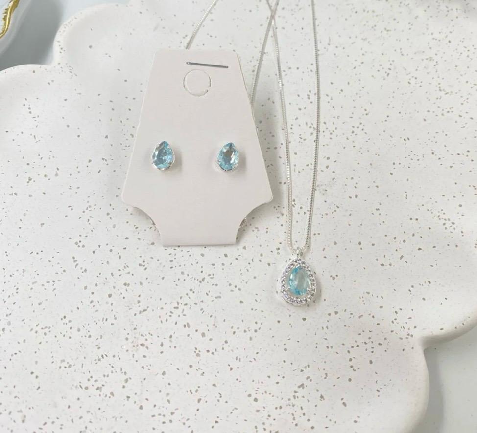 Conjunto de colar e brincos folhado a prata com pedra azul