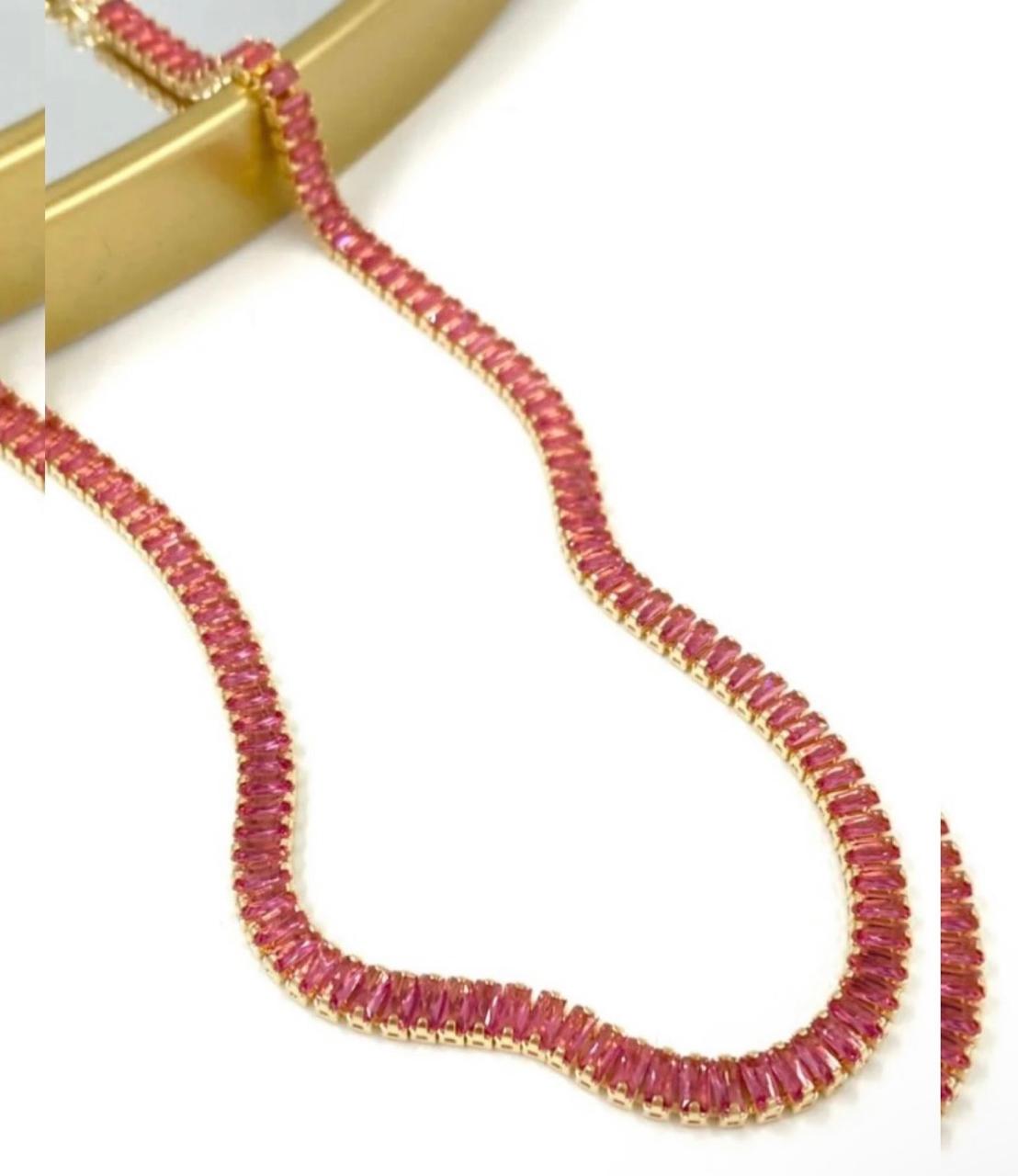 Colar riviera folhado a ouro com zirconias rosas