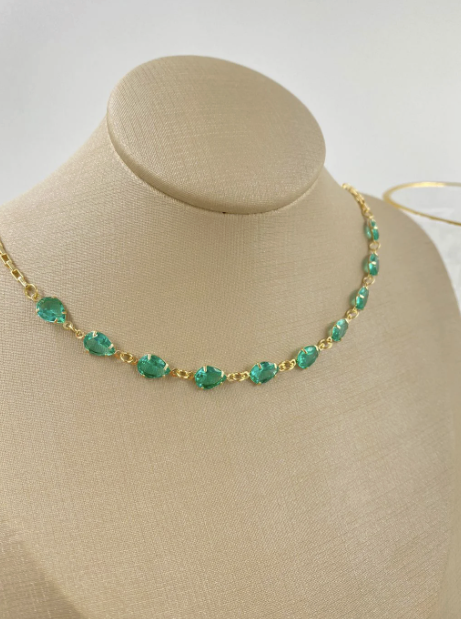 Colar choker de pedras verdes