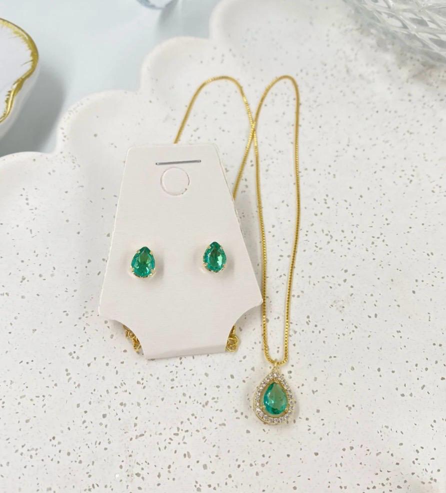 Conjunto de joias com esmeralda folhado a ouro