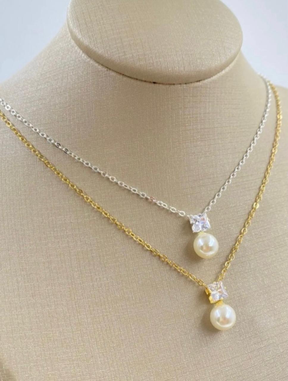 Colar com pérola e cristal de zirconia folhado a ouro ou prata