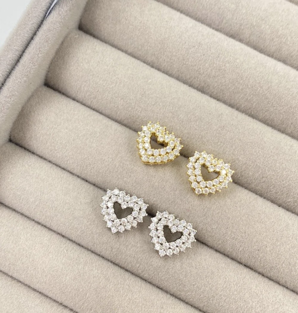 Brincos de coração com zircônia