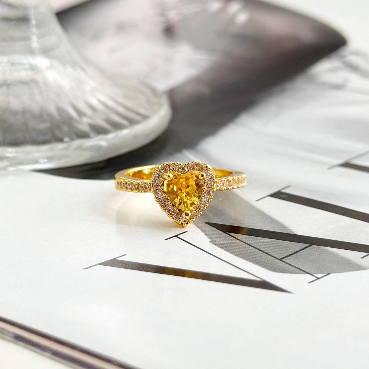 Anel de coração folhado a ouro cravejado 