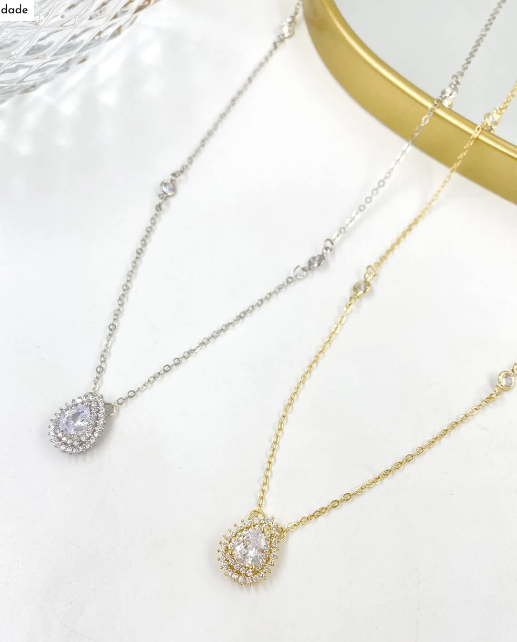 Colar com pingente de gota