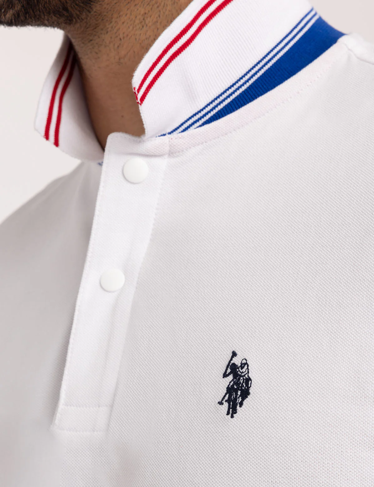 U.S. Polo Assn. Camisa Manga Corta Blanca con Lineas Rojas