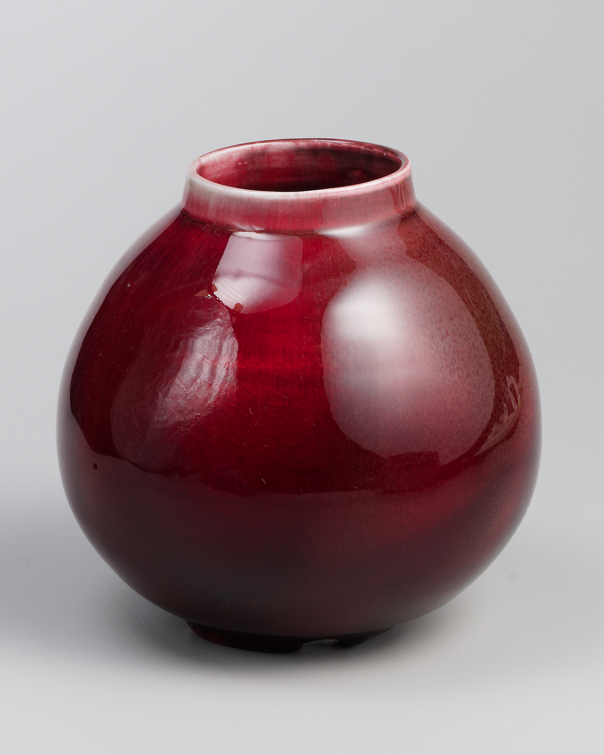 Vase en porcelaine hauteur 16 cm