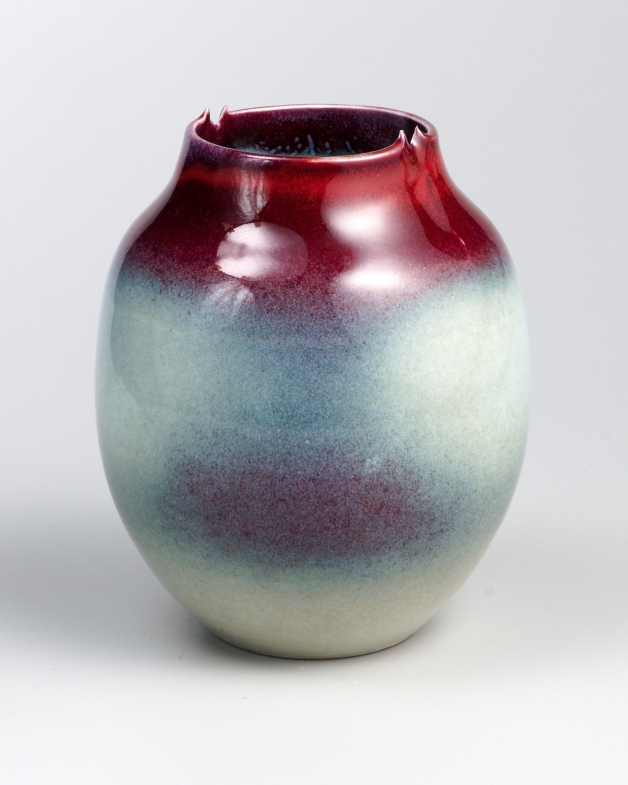 Vase en porcelaine hauteur 17 cm