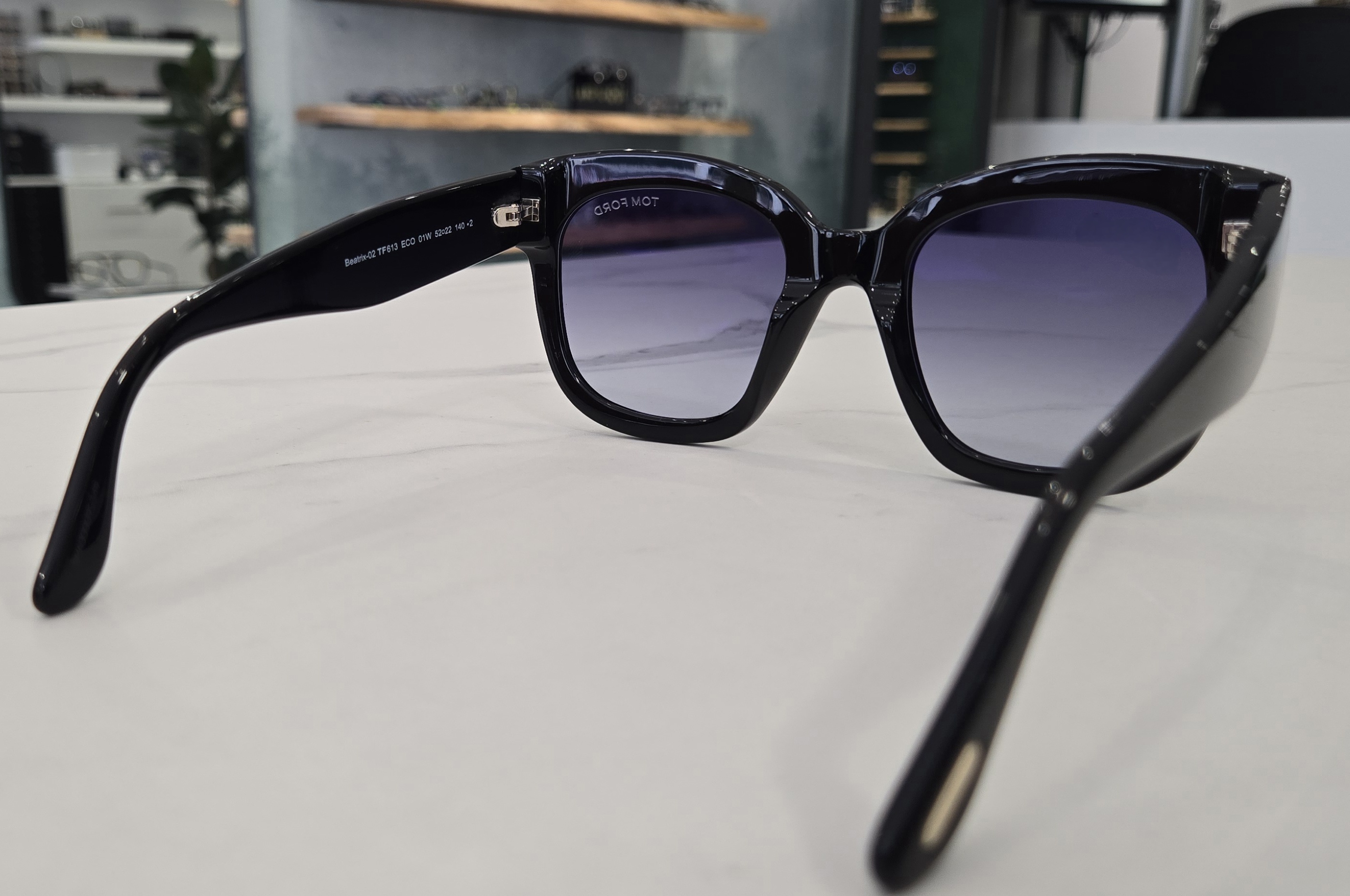 TOM FORD - BEATRIX-02