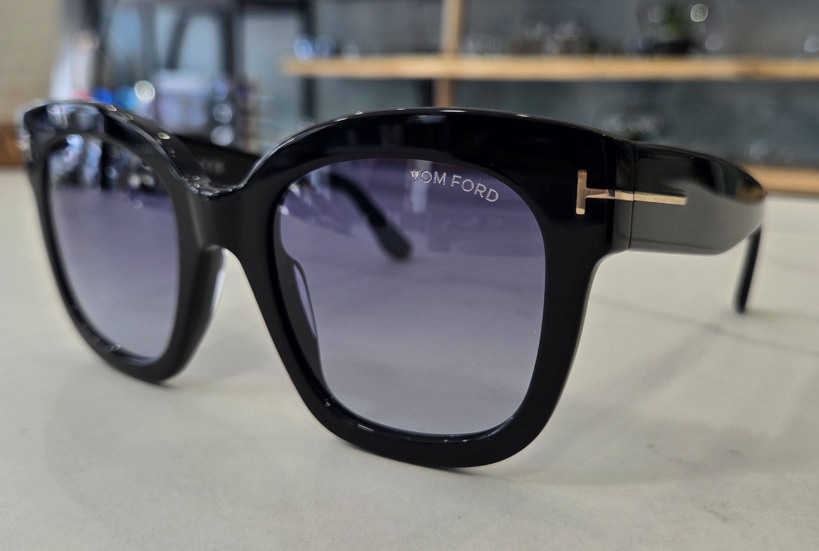 TOM FORD - BEATRIX-02