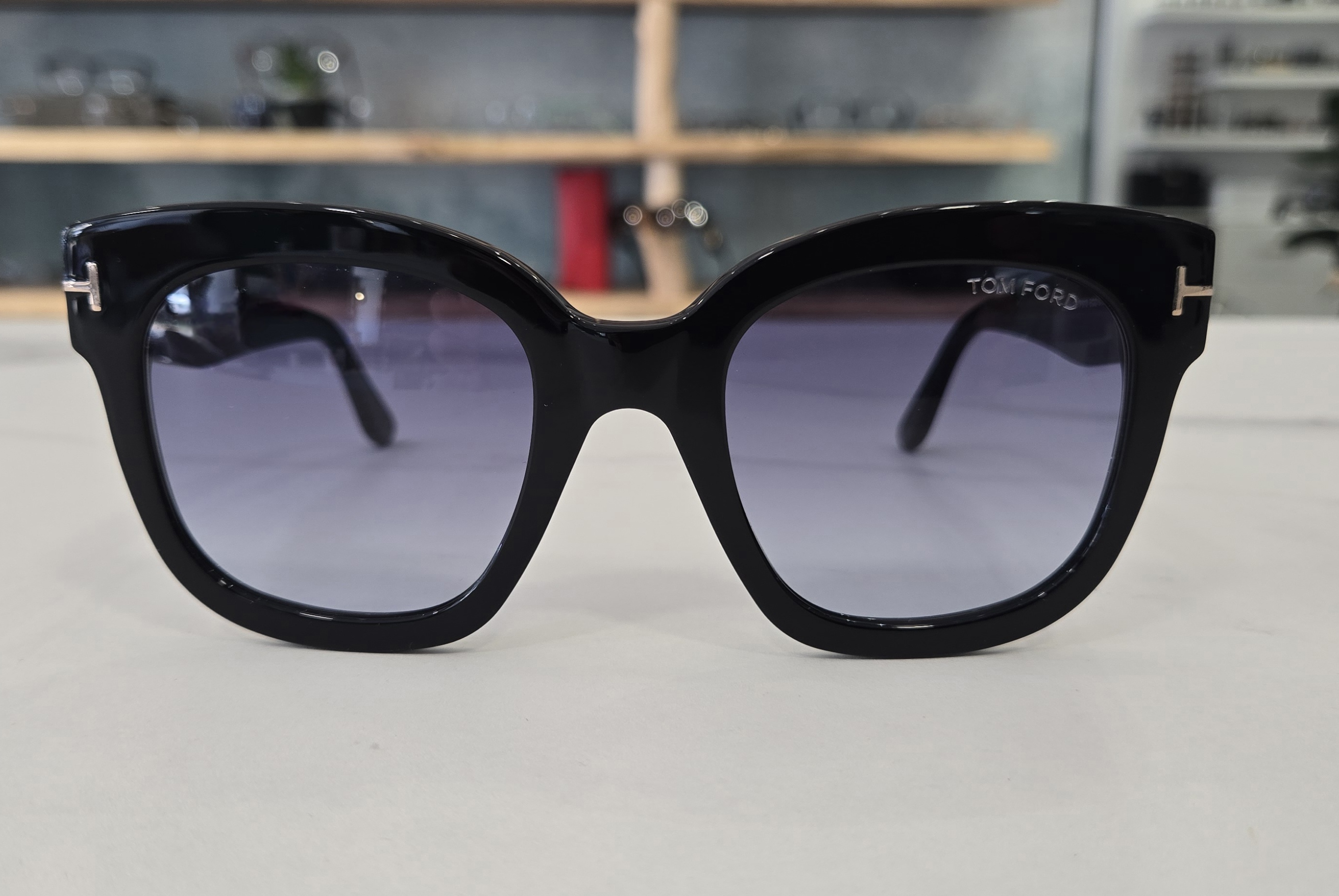 TOM FORD - BEATRIX-02