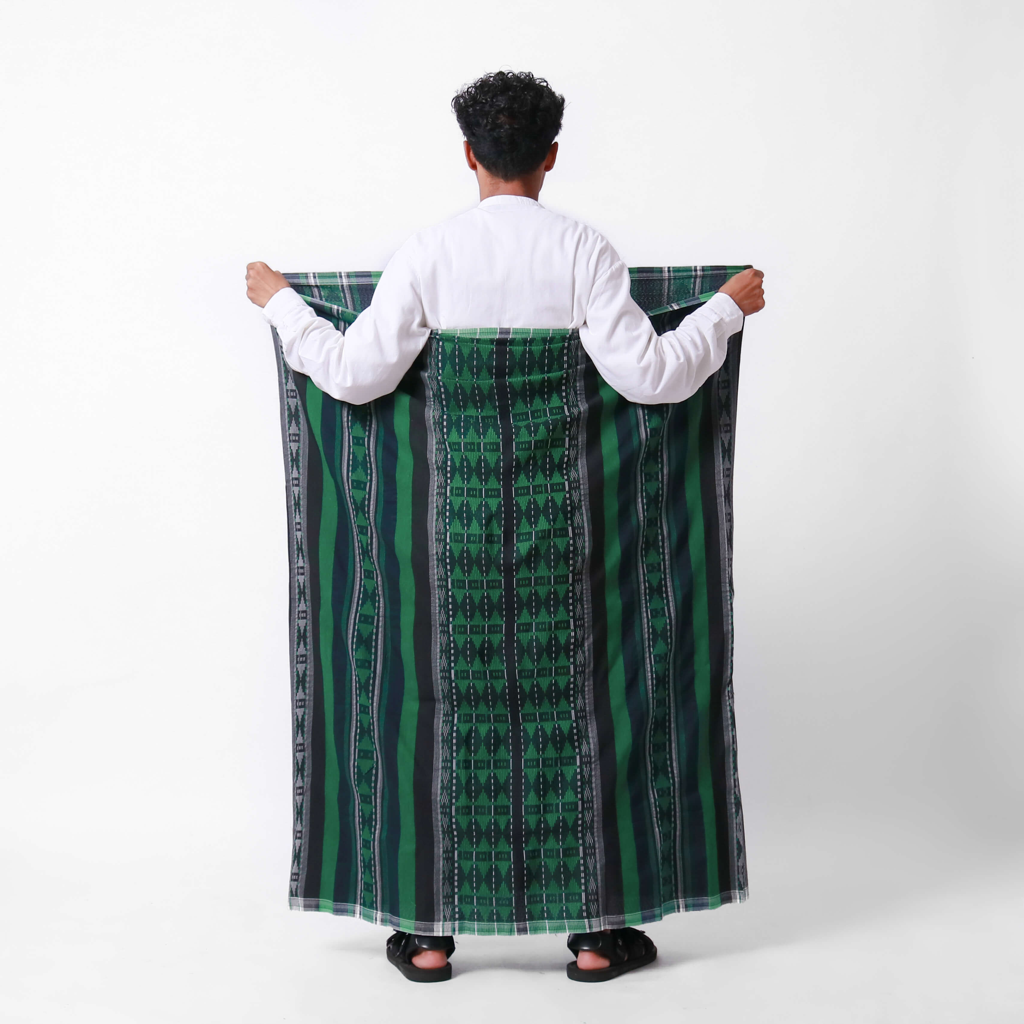 Sarung Tenun Tradisional