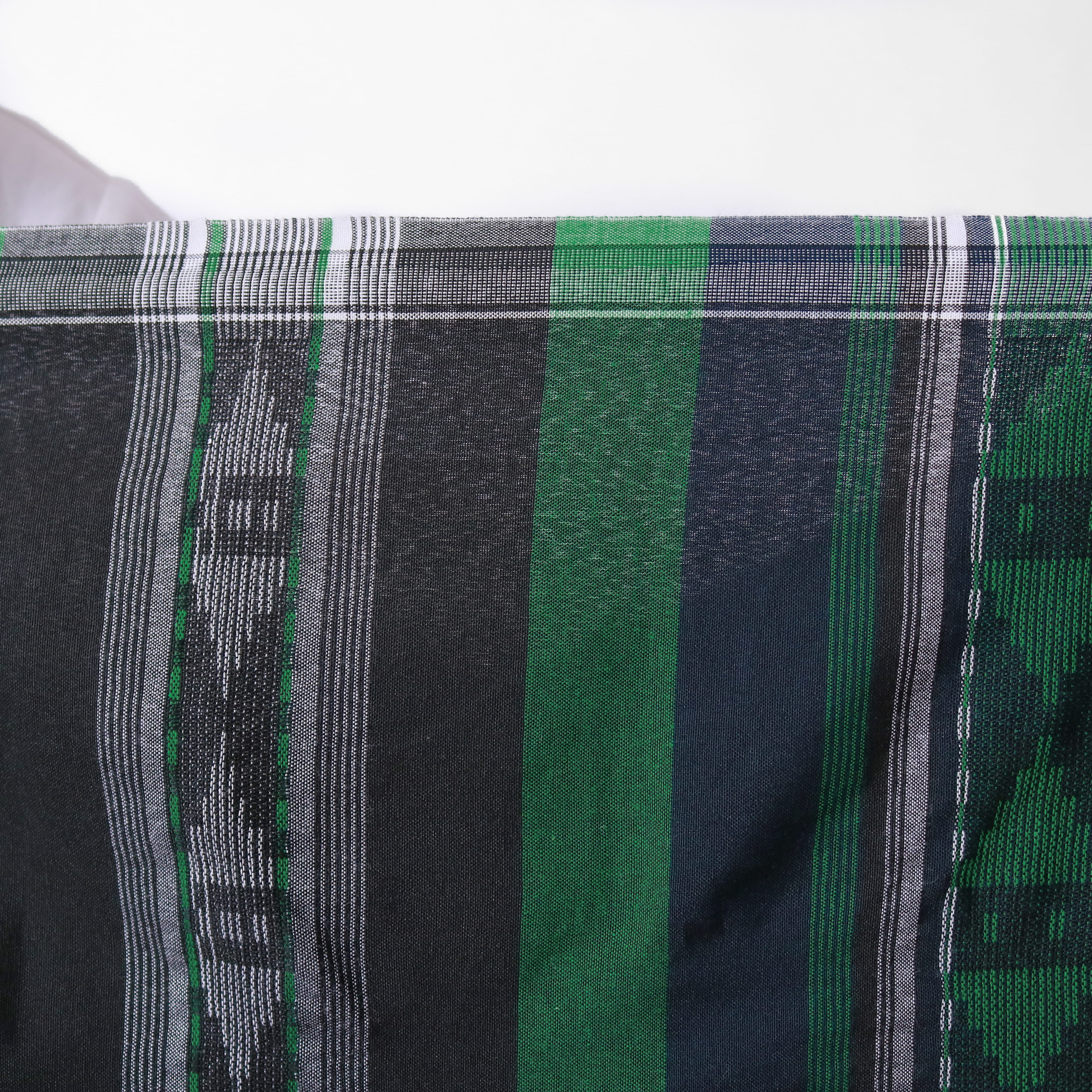 Sarung Tenun Tradisional