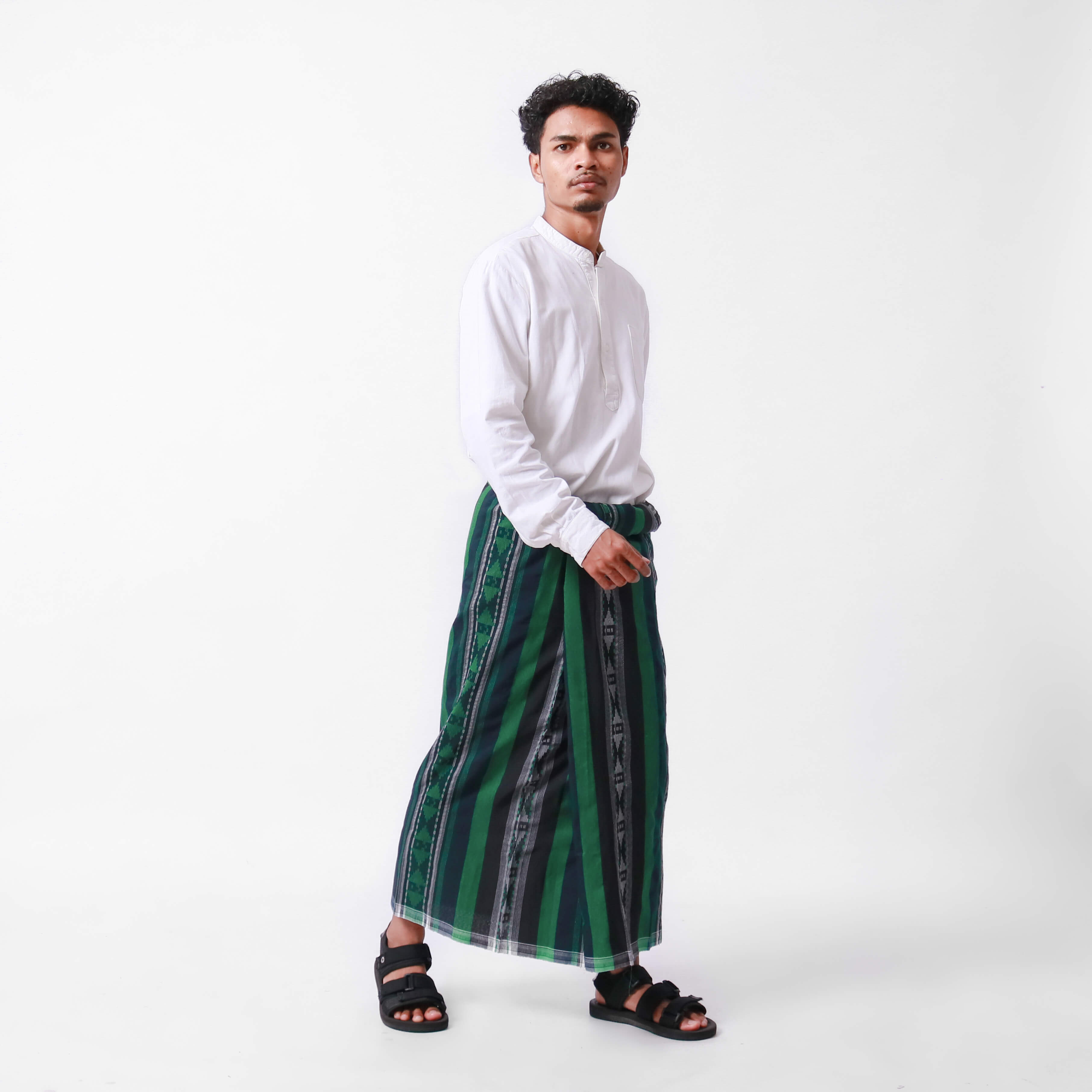 Sarung Tenun Tradisional