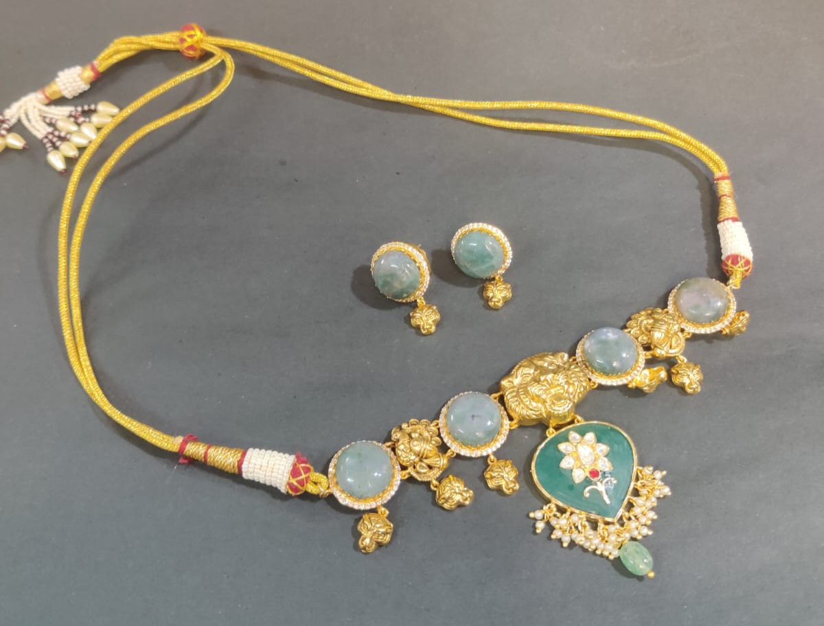Traditional Green and Gold Necklace Set
