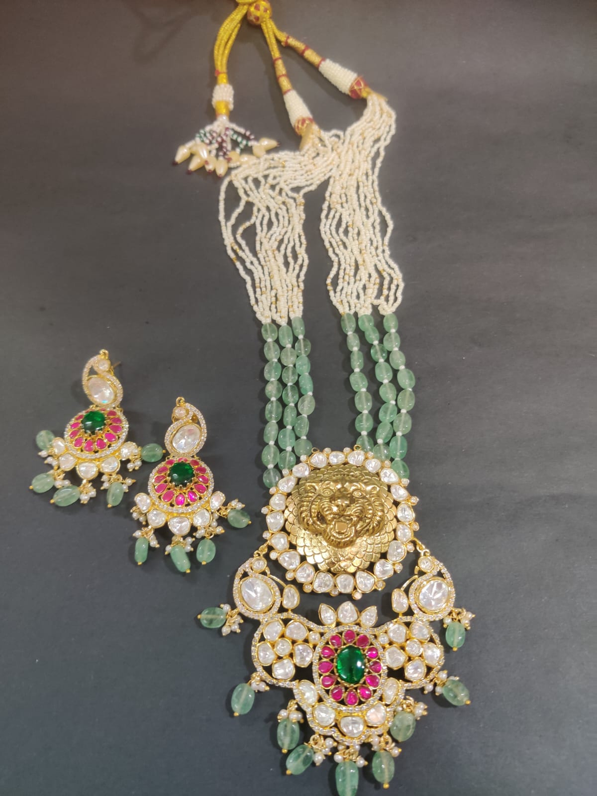 Traditional Kundan Necklace Set