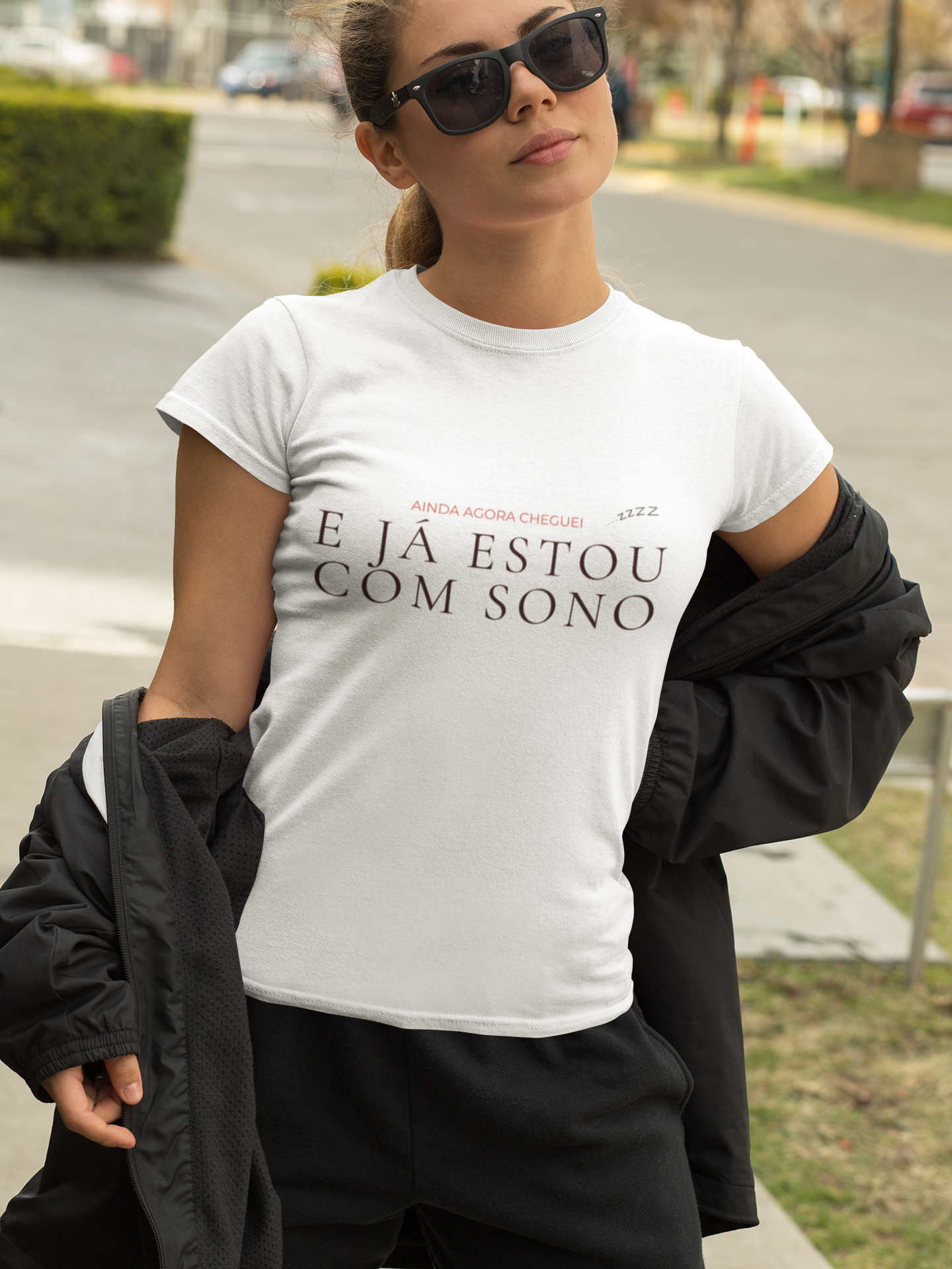 Camiseta 'E Já Estou Com Sono'