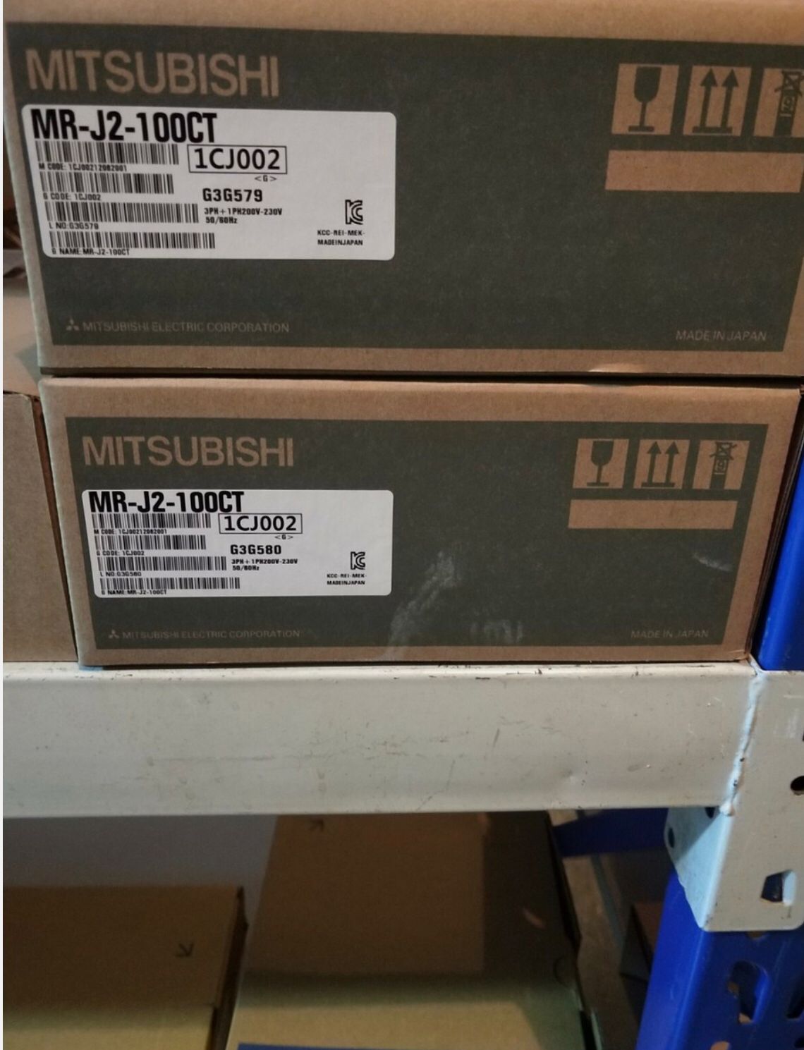 MR-J2-100CT MR-J2-200CT Mitsubishi Servo Drive Original