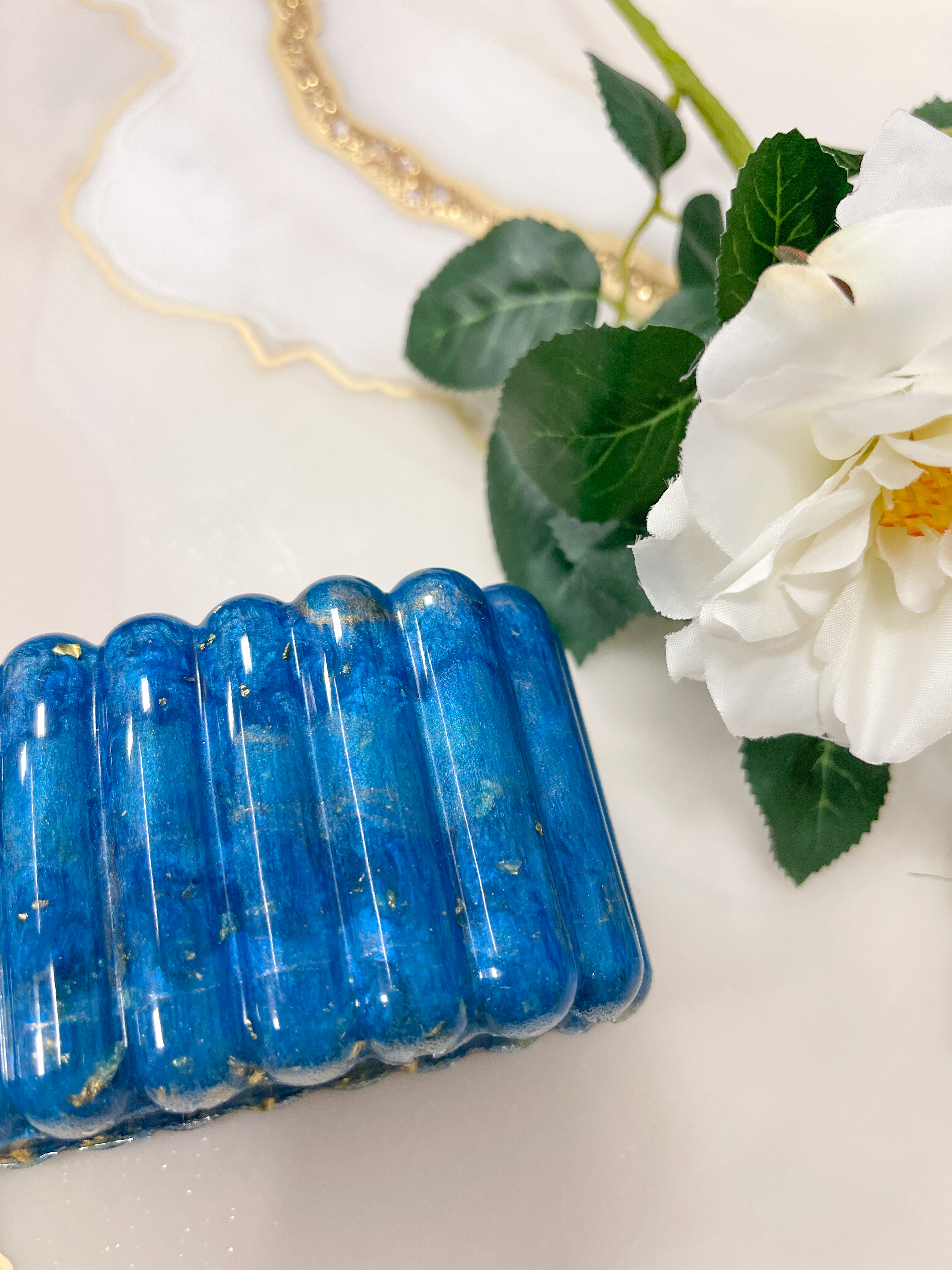 Cutie bijiterii albastru & auriu